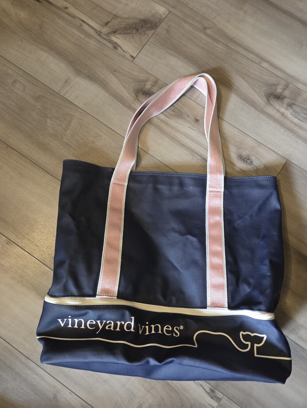 Vineyard Vines/Target Whale Line Beachbag